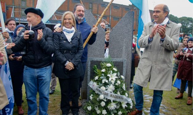 “No olvidemos que siempre tenemos el escudo del Partido Nacional al que comprometemos”