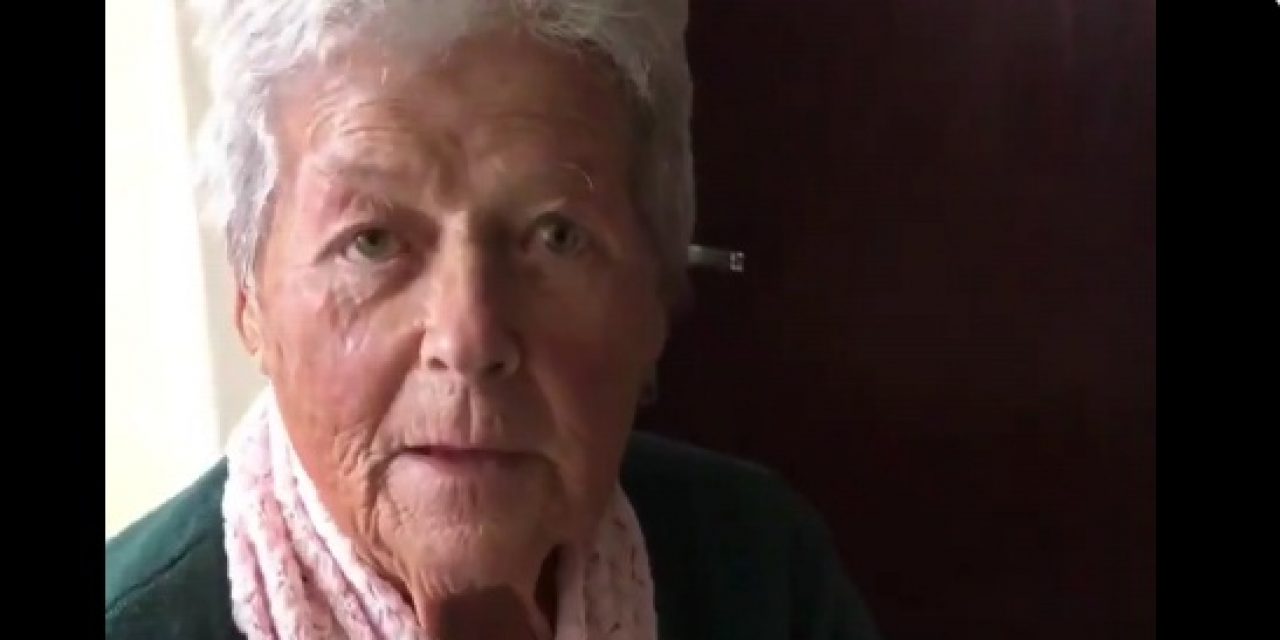 Diputada compartió video de su abuela doblando listas