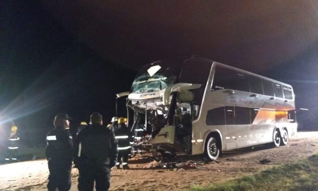 Un fallecido en el accidente de un ómnibus uruguayo en Argentina