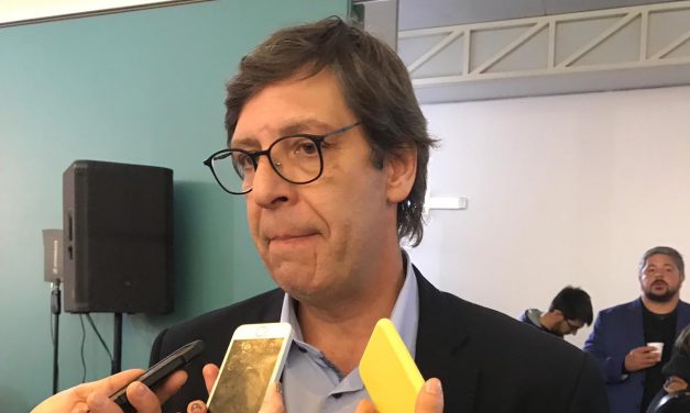 «El partido de la corporación militar está jugando y Lacalle Pou llama a integrarlo»