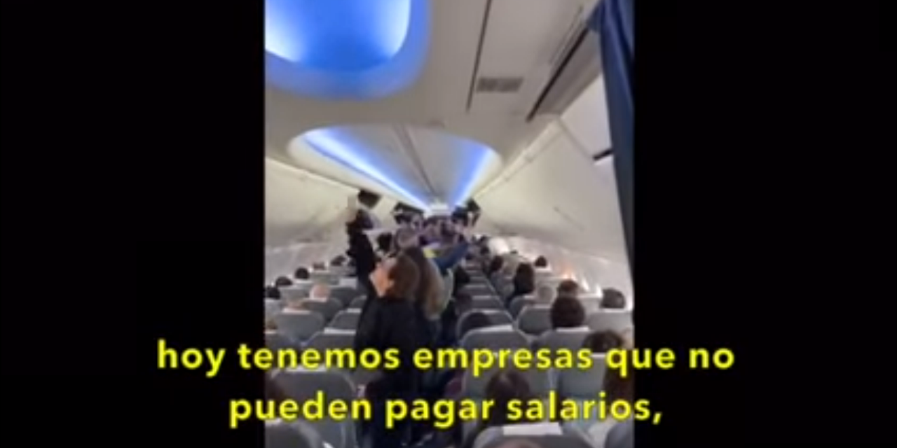 Pilotos de Aerolíneas Argentinas reproducen en el avión mensaje de protesta sobre situación de la empresa