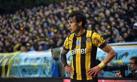 Peñarol no pudo con Defensor, pero sigue líder