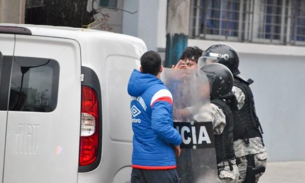 Formalizaron a dos hinchas por incidentes tras clásico femenino