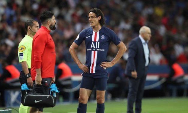 Cavani salió sentido y está descartado para próximos partidos de la selección