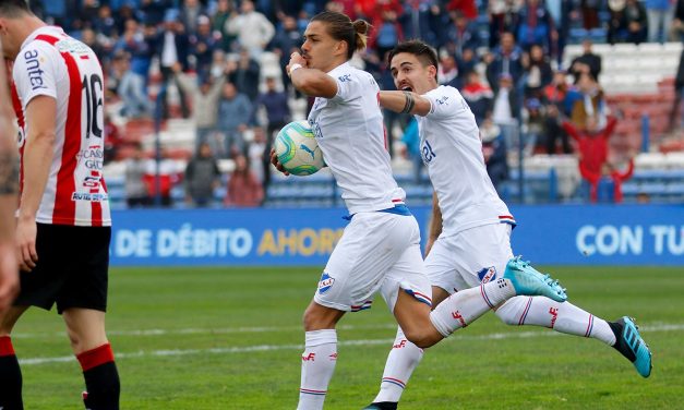 Vecino debutó con gol, pero no alcanzó para superar a los darseneros