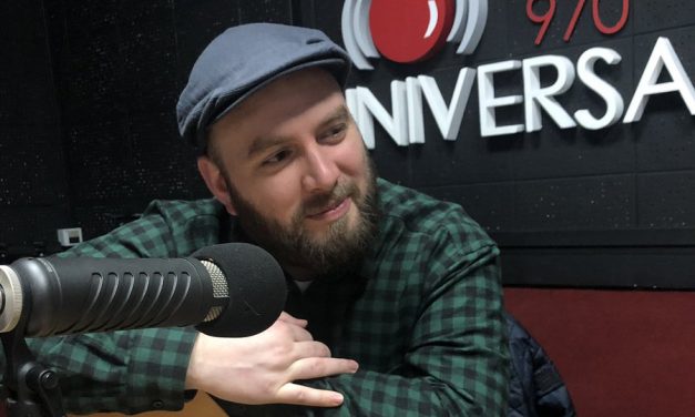 Gus Oviedo, un músico que mezcla el folklore, el pop y el romanticismo en sus temas