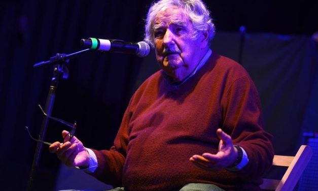 «No me vengan hablar del viento de cola, yo mas bien le voy a hablar de la cola al viento»