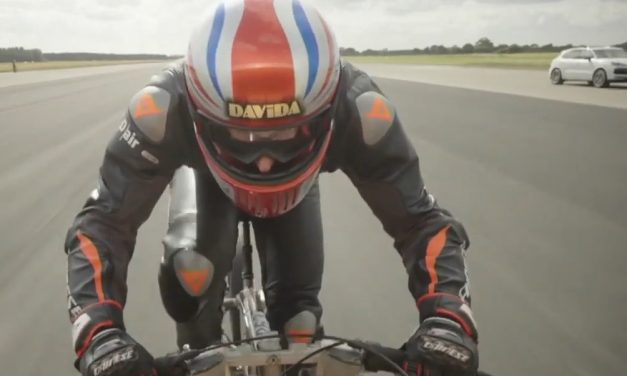 Batieron el récord de velocidad en bicicleta al superar los 280 km/h