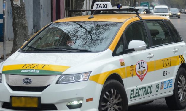 Taxista baleado permanece internado fuera de peligro