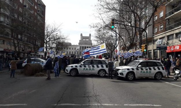 Un Solo Uruguay denunció «atropello a libertad de expresión y manifestación» tras impedir el ingreso a zona del Palacio Legislativo