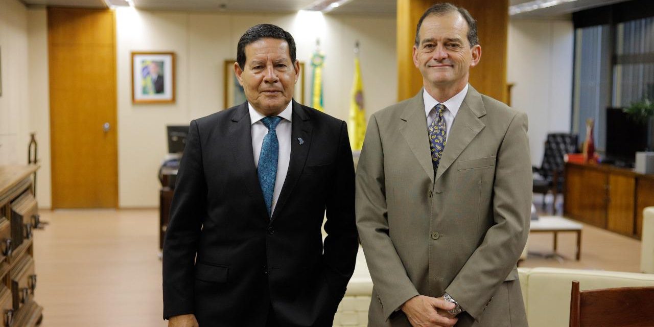 Manini Ríos se reunió con el vicepresidente de Brasil, en busca de trabajo para los uruguayos