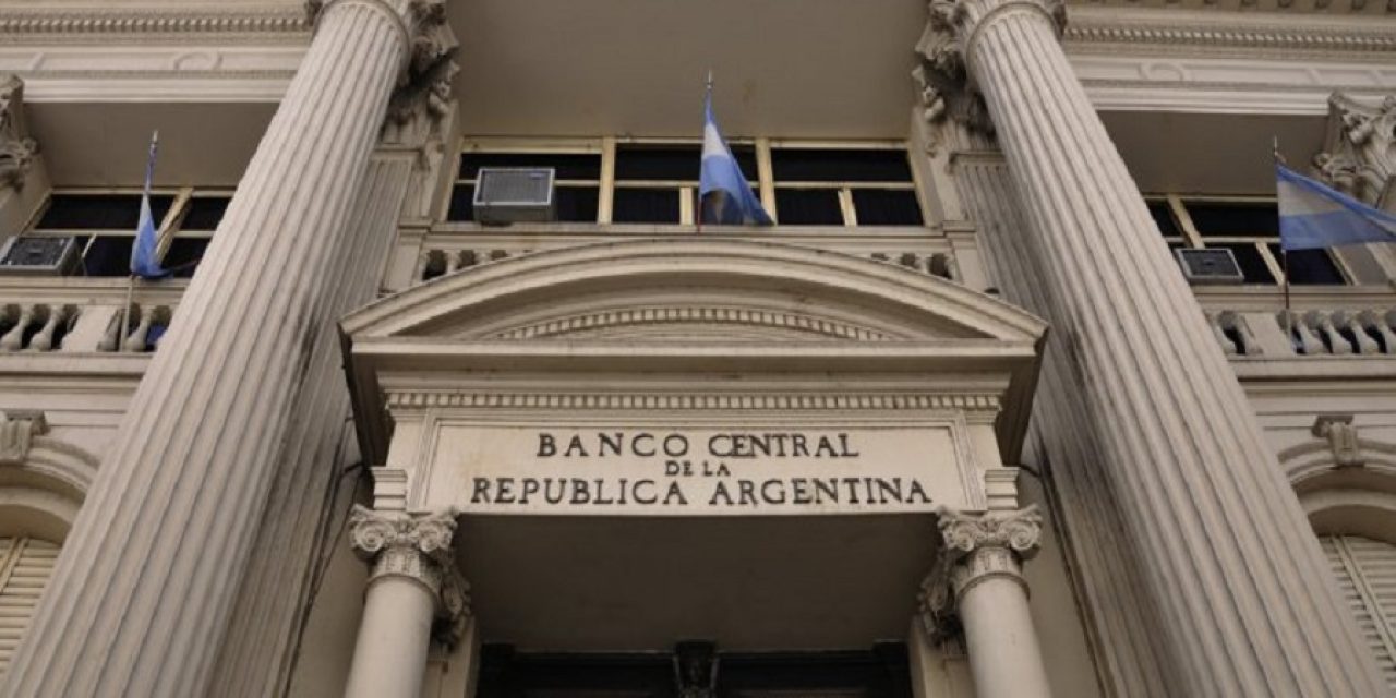 «El Banco Central argentino se está desprendiendo de 100 millones de dólares por día»