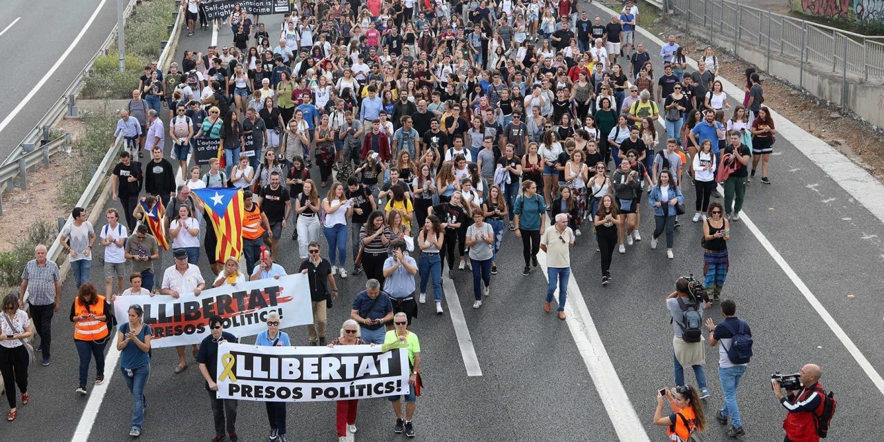 La mirada uruguaya: Las primeras reacciones del malestar en Cataluña