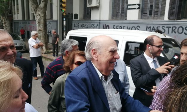 Sanguinetti: «la democracia tiene que ser eficaz, con la ley siempre»
