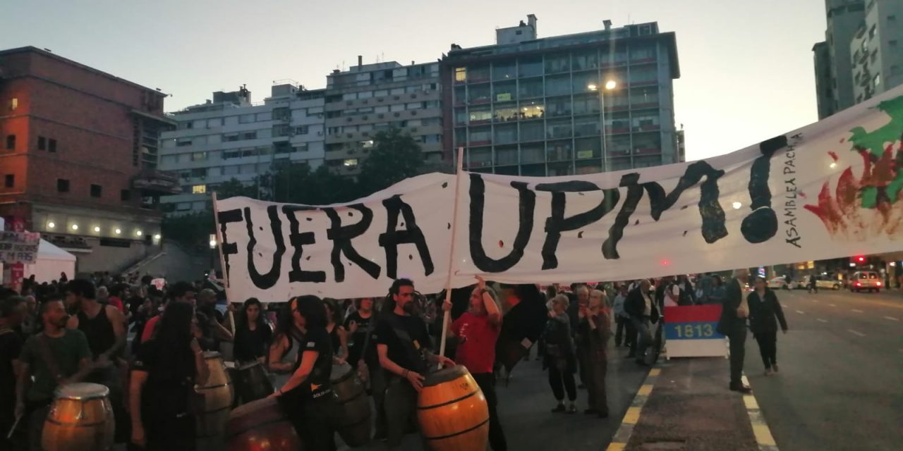 Grafitean la sucursal del Banco República durante marcha contra UPM
