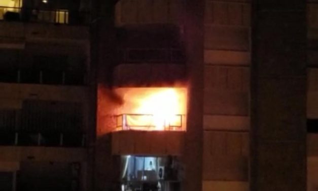 Bomberos extinguió incendio en edificio sobre Bulevar España y aún se desconocen las causas