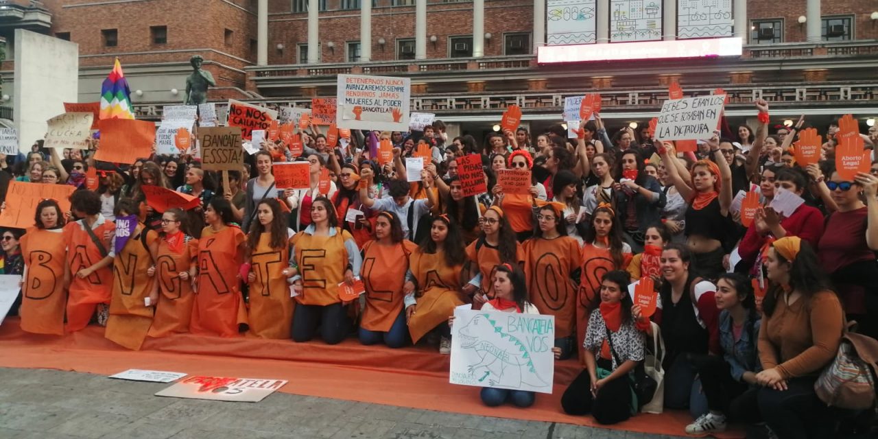 Feministas marcharon bajo el lema “Bancátela vos” en repudio al diputado electo por Cabildo Abierto