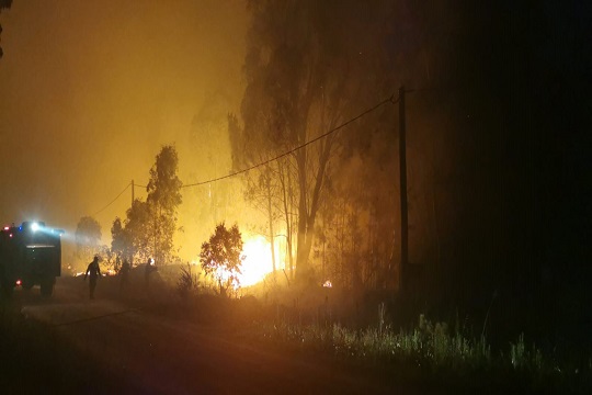 Bomberos continúa trabajando en tareas de control en incendio en la zona de Melilla