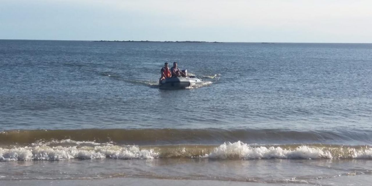 La Armada Nacional rescató a dos pescadores que estaban desaparecidos cerca de Laguna Merín