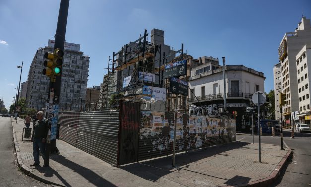 Retiran vallas de protección del monumento a Oribe