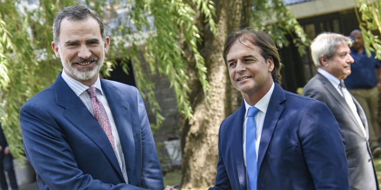 Lacalle Pou recibe en La Tahona al Rey de España; Felipe VI se reunirá también con Vázquez