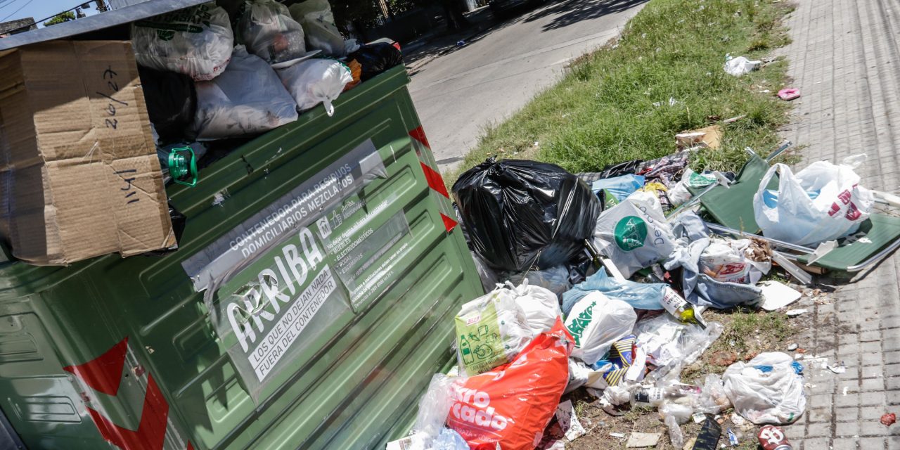 Según Adeom hay atrasos de una semana en la recolección de basura en Montevideo