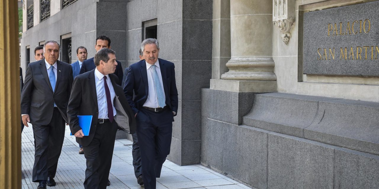 Uruguay se retira de Telesur y Banco del Sur bajo el principio de «no integrar uniones basadas en afinidades ideológicas»