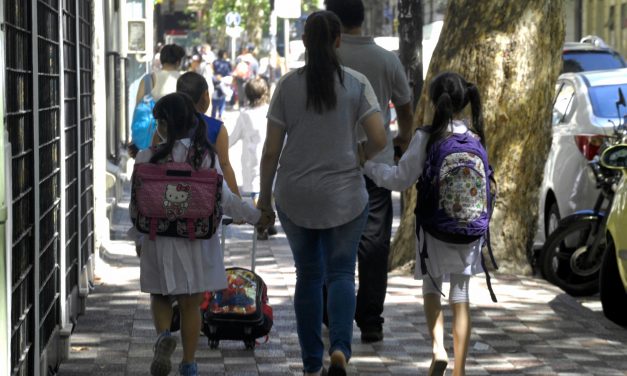 Maestros piden entregar canasta mensual en vez de bandejas ante la crisis sanitaria