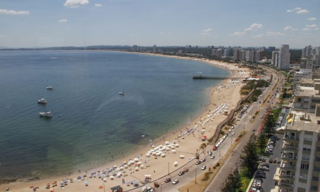 Maldonado comenzó el retiro de casetas de guardavidas en la costa