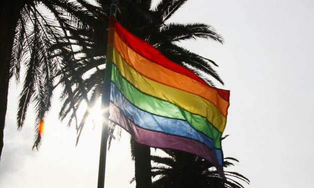 Nueva línea telefónica de emergencia para personas LGBTIQ+ y con VIH