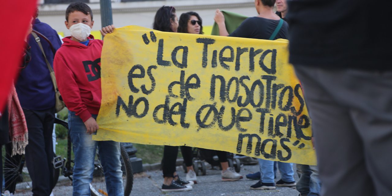 Vecinos del barrio Santa Catalina protestaron frente a la Torre Ejecutiva por desalojos