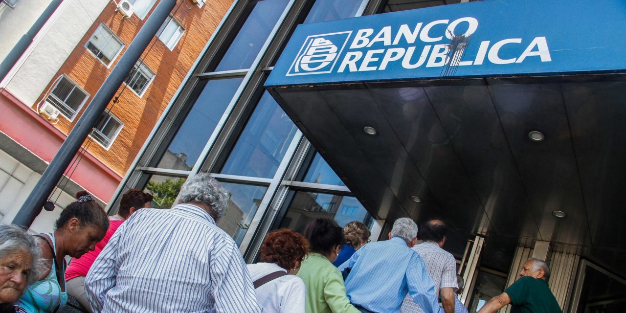 Banca Oficial realiza paros zonales esta semana, y el lunes 13 parará en Montevideo