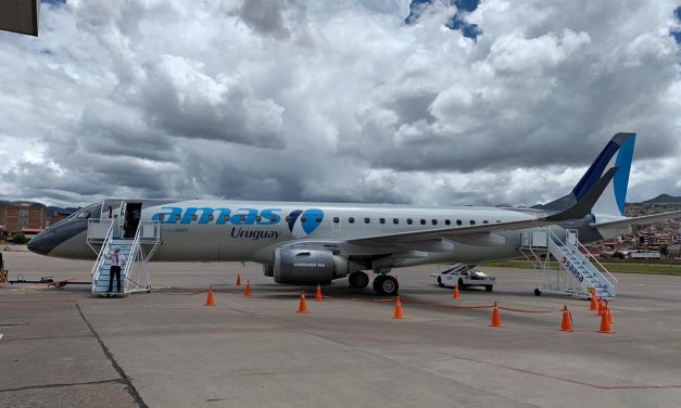 Volvieron 103 uruguayos en un avión de Amaszonas quien planteó al gobierno retomar los vuelos