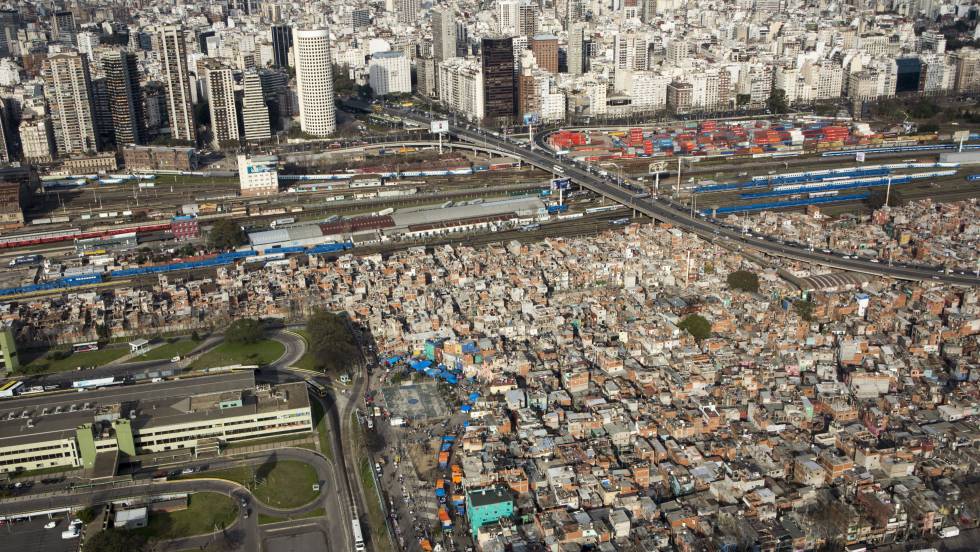 Argentina en cautela por focos de contagio en las villas de Buenos Aires