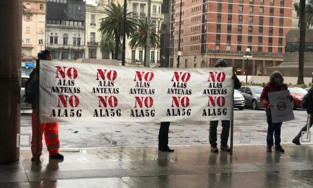 Movilización frente a Torre Ejecutiva “contra la tecnología 5G en Uruguay”