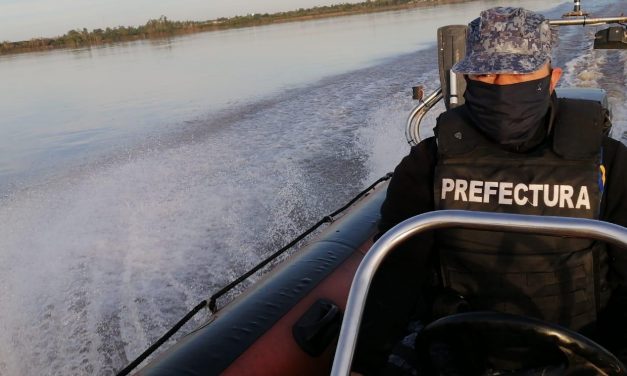 Buscan a un hombre de 26 años que desapareció mientras cruzaba el río Santa Lucía