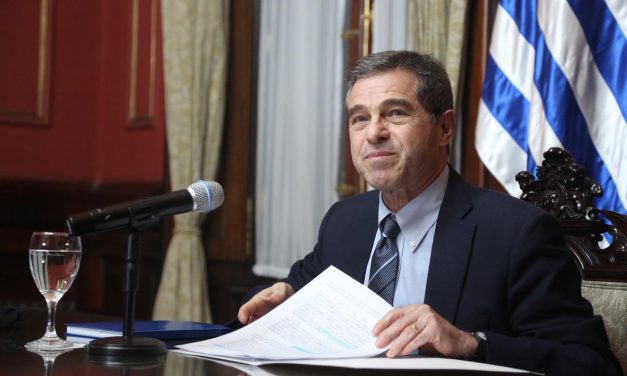 Talvi abandona la «política activa» luego de su renuncia a la Cancillería