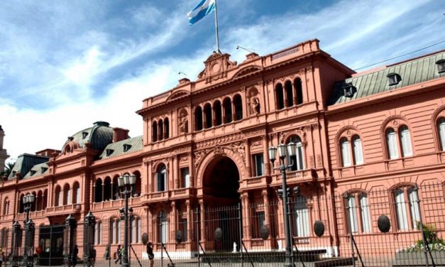 Desde la Casa Rosada desmienten gestiones para una posible reunión entre Lacalle y Fernández