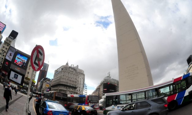 Con picos de contagios, Argentina intenta asomarse a la normalidad