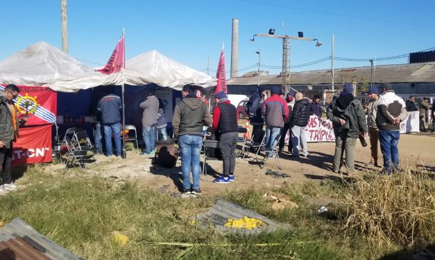 Policía notificó a trabajadores en conflicto que por disposición de la LUC, deben desalojar un  campamento