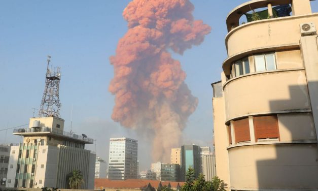 Ascienden a 100 las víctimas mortales tras una explosión en Beirut