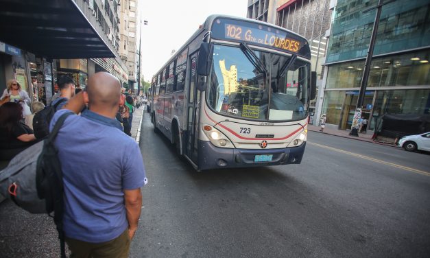 Tras reclamos por aglomeraciones en transporte capitalino, MTOP aclara que no es su jurisdicción
