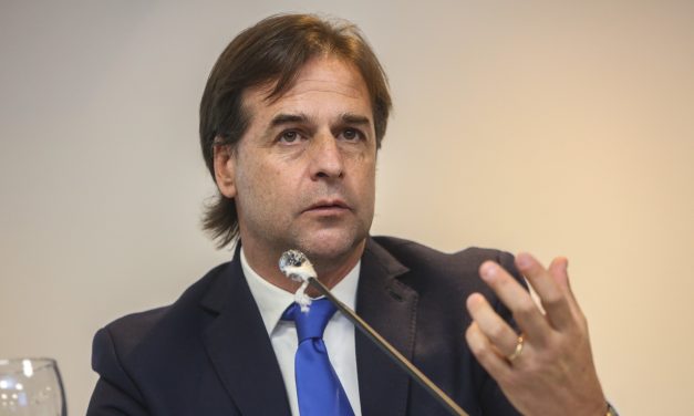 Lacalle Pou defiende sus visitas al interior ante críticas del sistema político