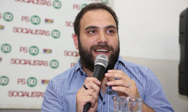 «Son una sarta de disparates», dijo el secretario del Partido Socialista sobre los dichos de Manini