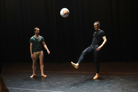 La danza de Cavani: mirá el video en el que promueve el ballet masculino en Uruguay