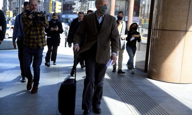 Toma declaró seis horas en Torre Ejecutiva por viajes con una contadora