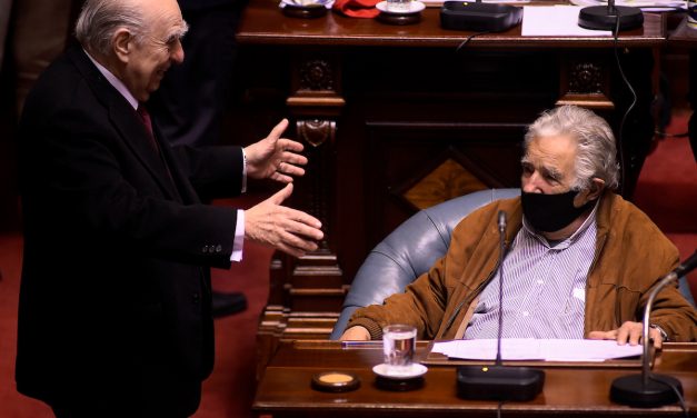 La llegada tarde de Mujica al parlamento y el tweet que borró el senador Da Silva
