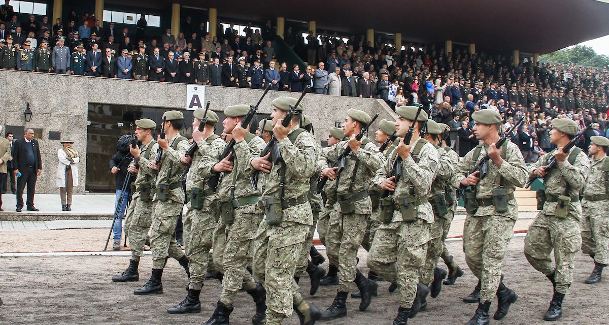Según García Ministerio de Defensa propone disminuir el número de coroneles