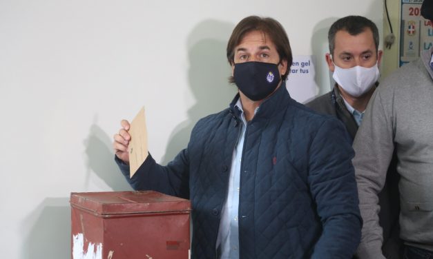 Lacalle Pou: «Las presiones hacen que uno quiera abrir parte de las fronteras pero no la podemos macanear»