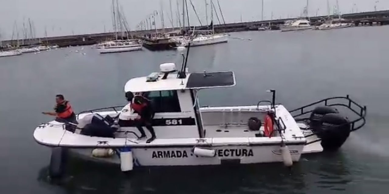 Rescataron a dos personas luego que su embarcación se diera vuelta en el Río de la Plata
